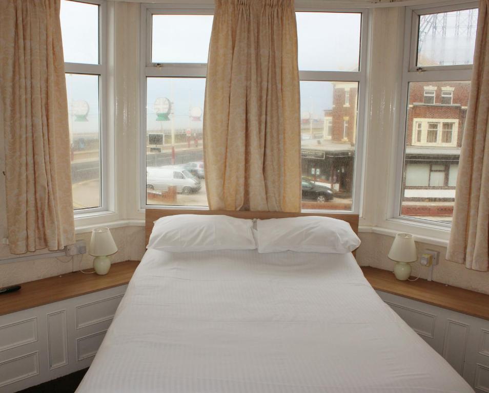 The Colwyn Hotel - Near Pleasure Beach Blackpool Zewnętrze zdjęcie